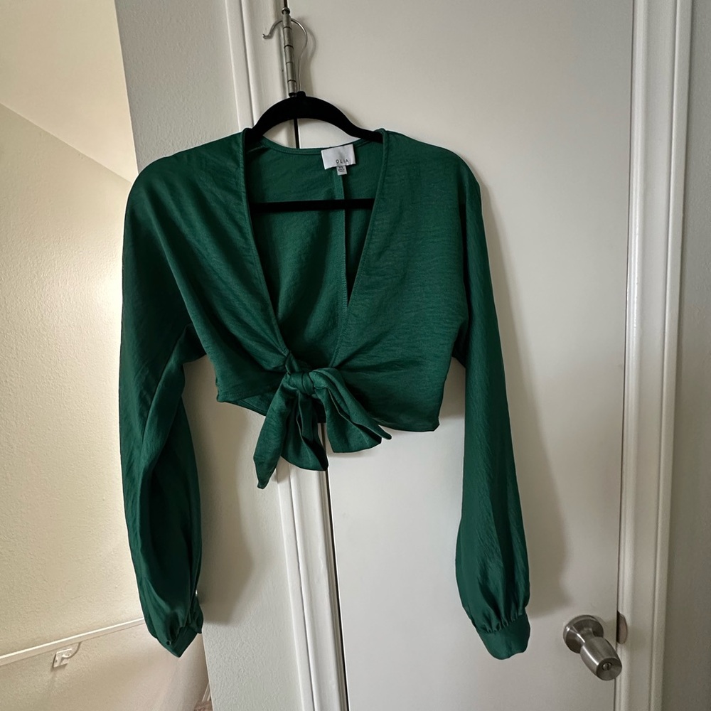 Ilia Elegant Green Tie-Front Blouse